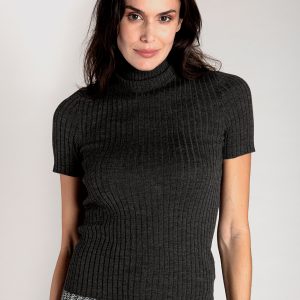 Maglia Dolcevita Mezze Maniche Coste in Responsible Wool – Nero