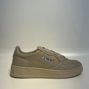 Autry Medalist Low Man Solidgoat Nomad