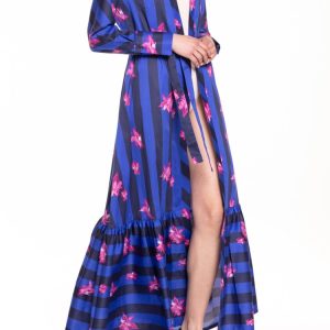 Soprabito lungo con manica lunga e ruches riga blu e bluette con fiore fucsia