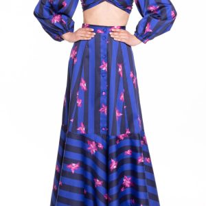 Crop top con maniche a sbuffo riga blu e bluette con fiore fucsia